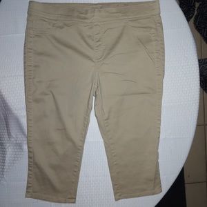 AVENUE WOMEN'S PLUS SIZE 22 CAPRI KHAKI PANTS